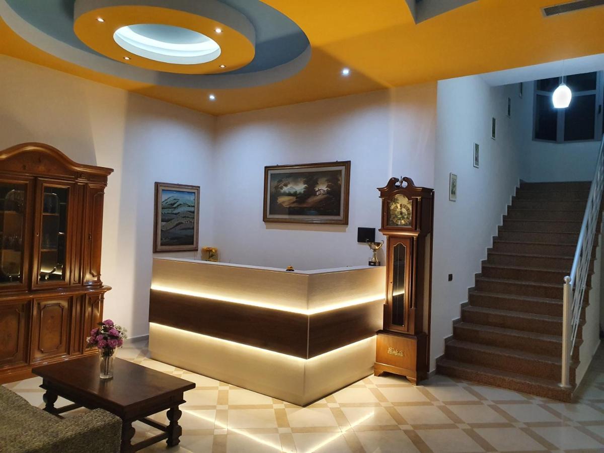 Risus Hotel Голем Экстерьер фото